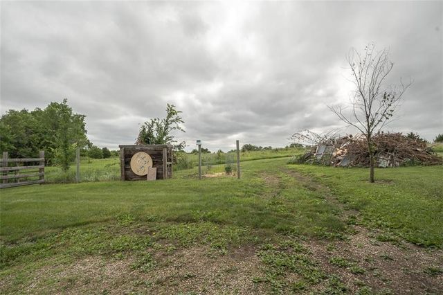 364 E 1600 Road, Baldwin City, KS 66006