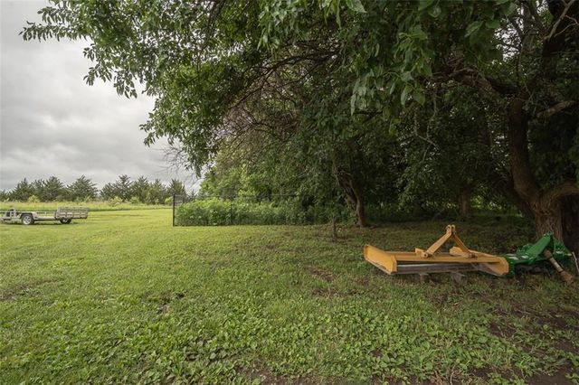 364 E 1600 Road, Baldwin City, KS 66006
