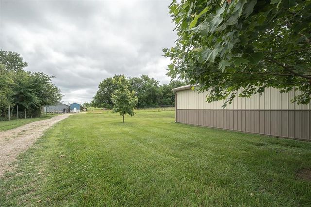 364 E 1600 Road, Baldwin City, KS 66006