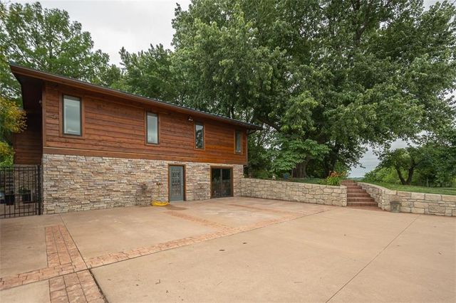 364 E 1600 Road, Baldwin City, KS 66006