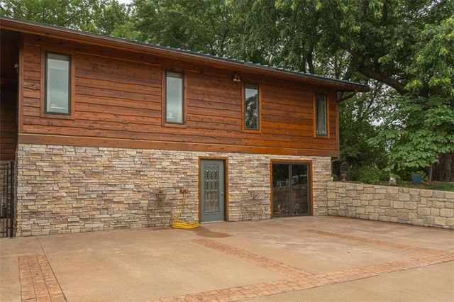 364 E 1600 Road, Baldwin City, KS 66006