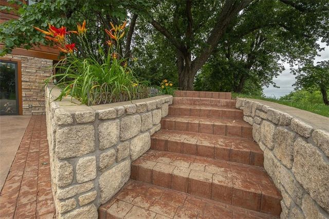 364 E 1600 Road, Baldwin City, KS 66006