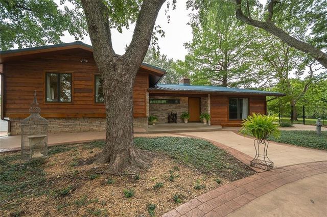 364 E 1600 Road, Baldwin City, KS 66006