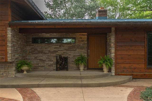 364 E 1600 Road, Baldwin City, KS 66006