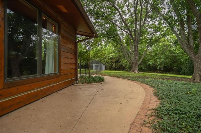 364 E 1600 Road, Baldwin City, KS 66006