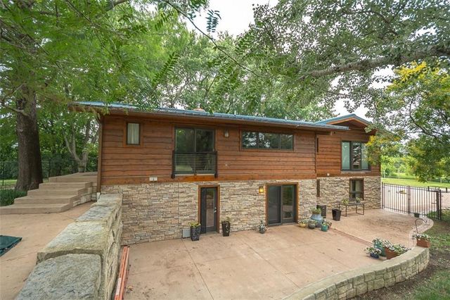 364 E 1600 Road, Baldwin City, KS 66006