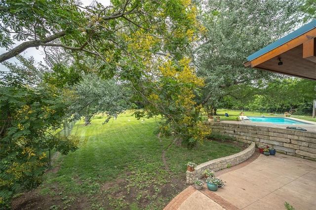 364 E 1600 Road, Baldwin City, KS 66006