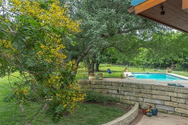364 E 1600 Road, Baldwin City, KS 66006