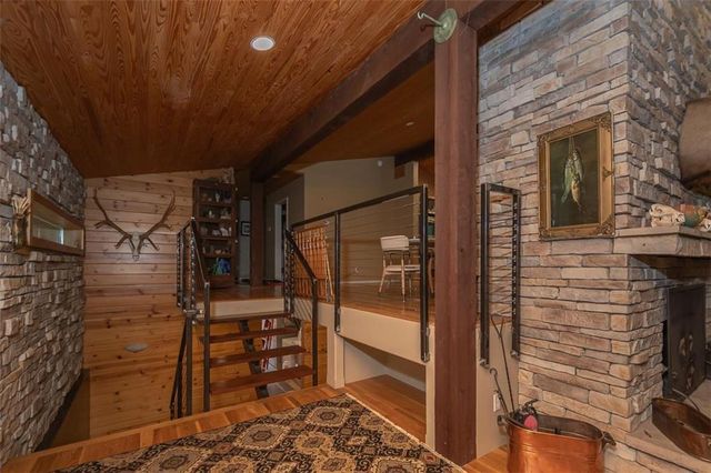 364 E 1600 Road, Baldwin City, KS 66006