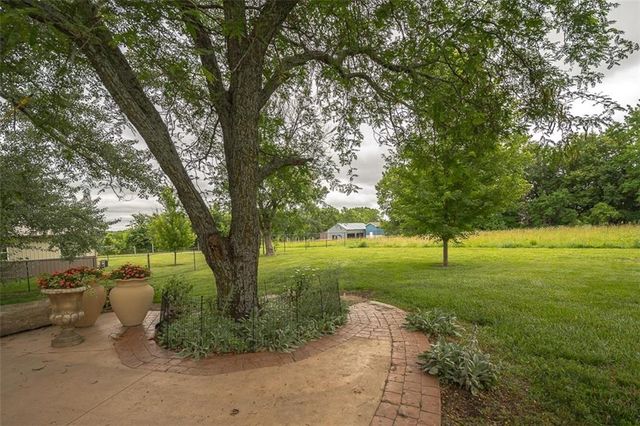 364 E 1600 Road, Baldwin City, KS 66006
