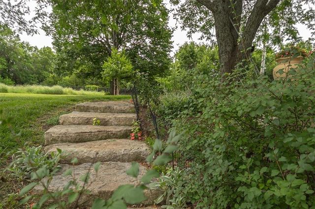 364 E 1600 Road, Baldwin City, KS 66006