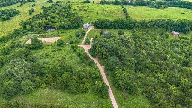 364 E 1600 Road, Baldwin City, KS 66006