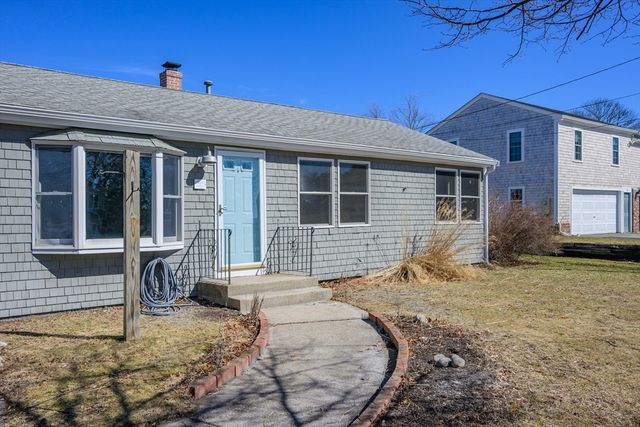 107 Knott Ave, Sandwich, MA 02563