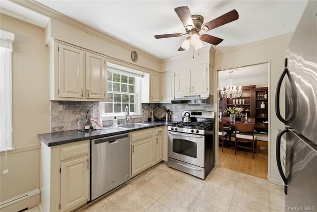189 Cambon Avenue, Saint James, NY 11780