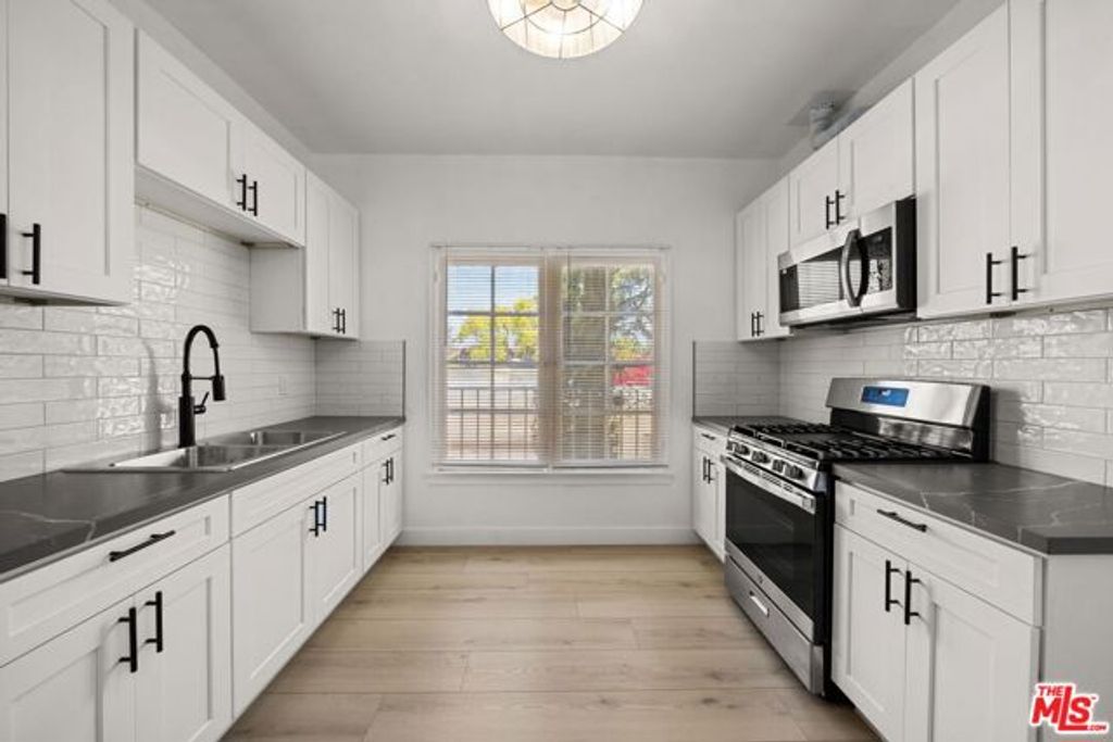 1245 S Orange Street 201, Glendale, CA 91204