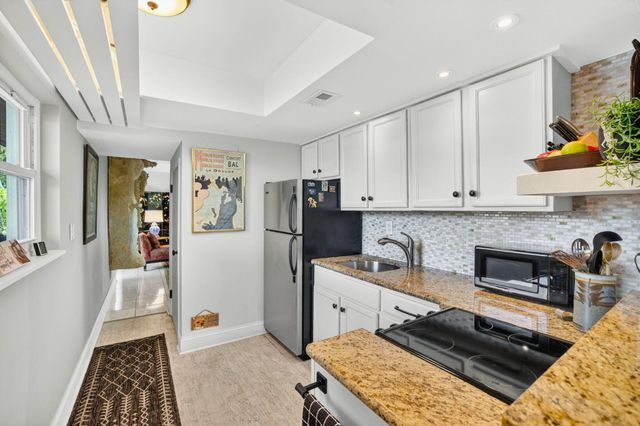 4001 NE 14th Avenue, Oakland Park, FL 33334