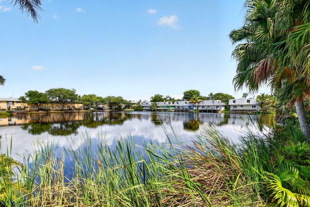 4001 NE 14th Avenue, Oakland Park, FL 33334