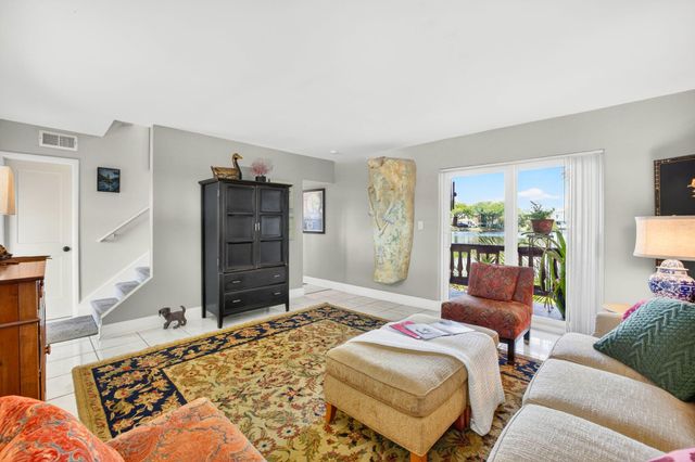 4001 NE 14th Avenue, Oakland Park, FL 33334
