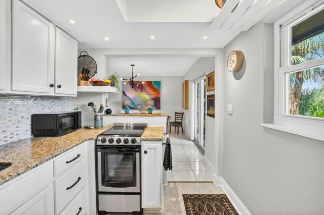 4001 NE 14th Avenue, Oakland Park, FL 33334