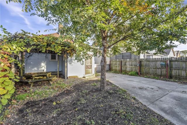 2196 Clarence Avenue, Lakewood, OH 44107