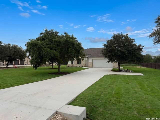 165 E SHORT MEADOW DR, Lytle, TX 78052