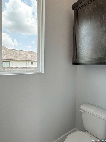 165 E SHORT MEADOW DR, Lytle, TX 78052