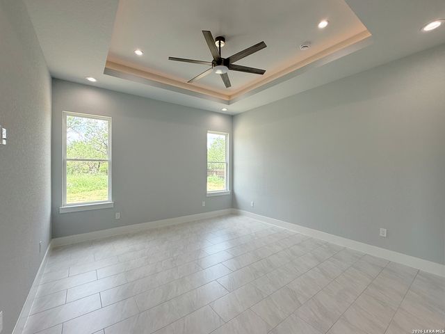165 E SHORT MEADOW DR, Lytle, TX 78052