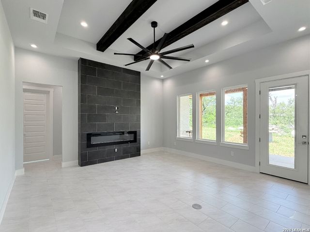 165 E SHORT MEADOW DR, Lytle, TX 78052