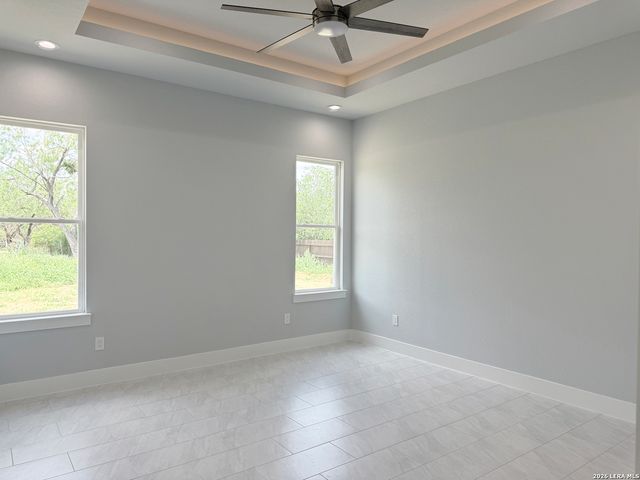 165 E SHORT MEADOW DR, Lytle, TX 78052