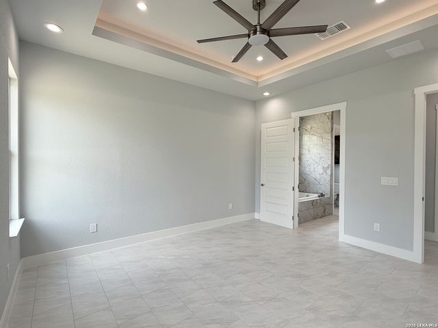 165 E SHORT MEADOW DR, Lytle, TX 78052