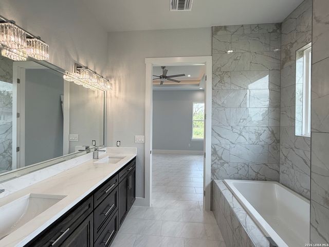 165 E SHORT MEADOW DR, Lytle, TX 78052