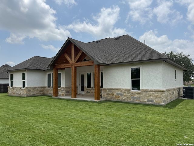 165 E SHORT MEADOW DR, Lytle, TX 78052