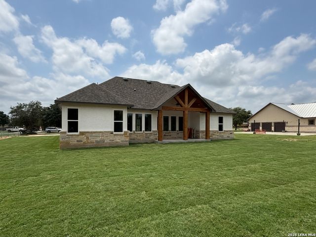 165 E SHORT MEADOW DR, Lytle, TX 78052