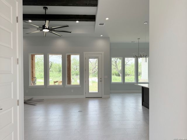 165 E SHORT MEADOW DR, Lytle, TX 78052