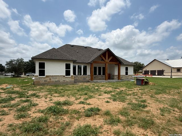 165 E SHORT MEADOW DR, Lytle, TX 78052