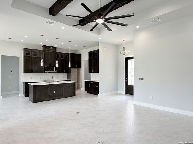 165 E SHORT MEADOW DR, Lytle, TX 78052