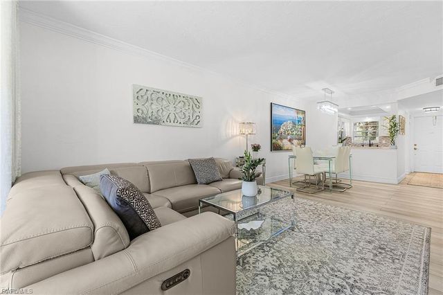 501 Forest Lakes BLVD 105, Naples, FL 34105