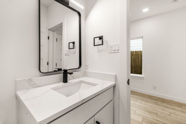 2232 Hooper Street, Dallas, TX 75215