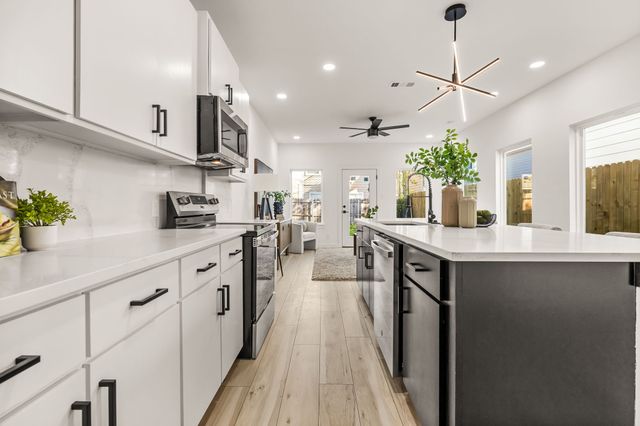 2232 Hooper Street, Dallas, TX 75215