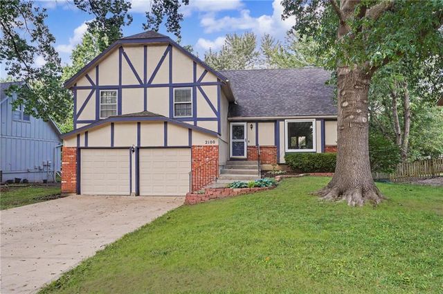 2100 E Sleepy Hollow Drive, Olathe, KS 66062