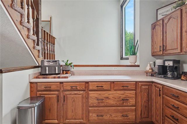 2100 E Sleepy Hollow Drive, Olathe, KS 66062