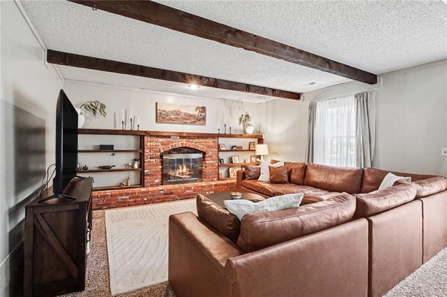 2100 E Sleepy Hollow Drive, Olathe, KS 66062