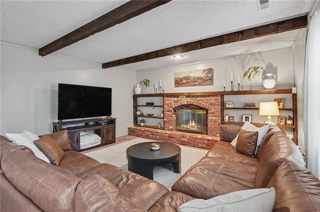 2100 E Sleepy Hollow Drive, Olathe, KS 66062