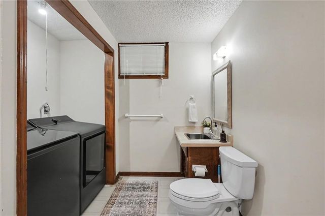 2100 E Sleepy Hollow Drive, Olathe, KS 66062