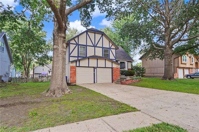 2100 E Sleepy Hollow Drive, Olathe, KS 66062