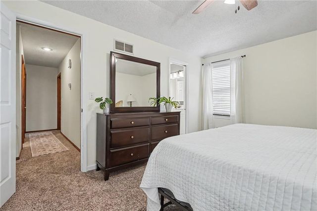 2100 E Sleepy Hollow Drive, Olathe, KS 66062