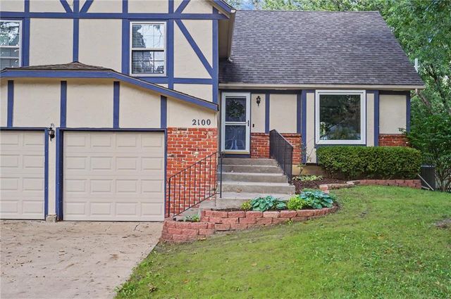 2100 E Sleepy Hollow Drive, Olathe, KS 66062