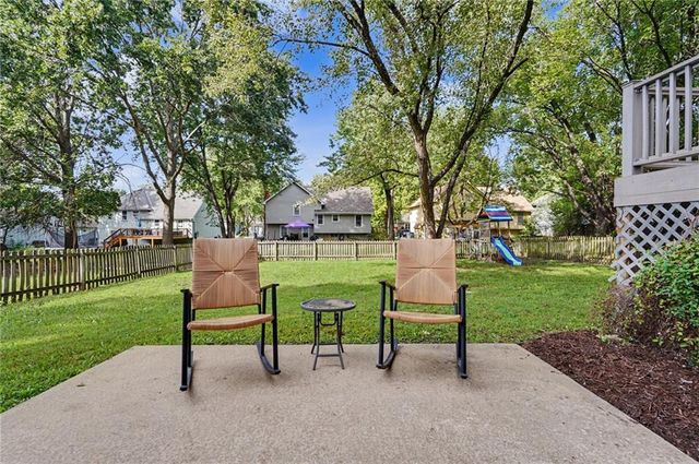 2100 E Sleepy Hollow Drive, Olathe, KS 66062