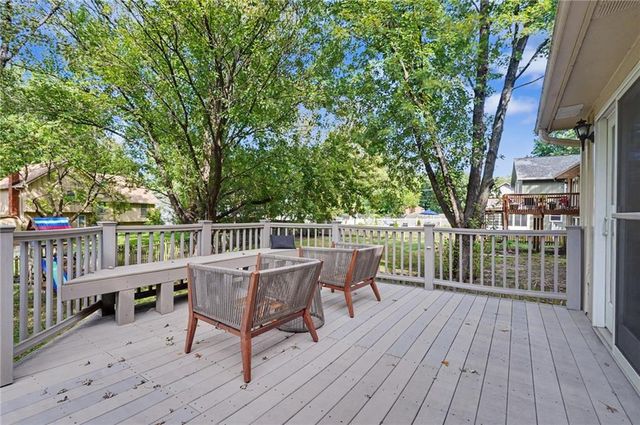2100 E Sleepy Hollow Drive, Olathe, KS 66062