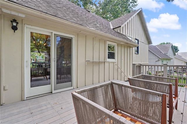2100 E Sleepy Hollow Drive, Olathe, KS 66062